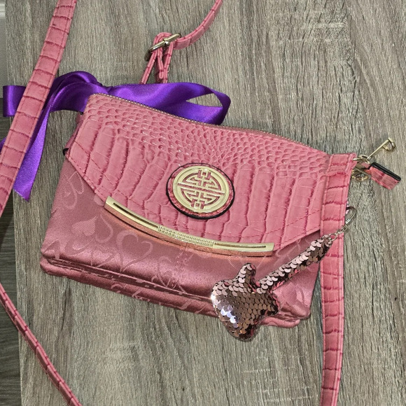 Pink Crossbody Purse with multiple compartments - Picture 10 of 10